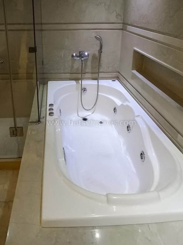 4 BHK Flat For Rent in Hauz Khas Enclave