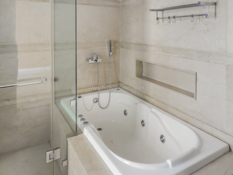 4 BHK Flat For Rent in Hauz Khas Enclave