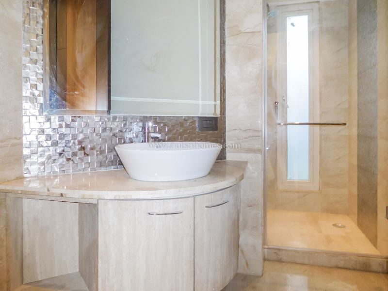 4 BHK Flat For Rent in Hauz Khas Enclave