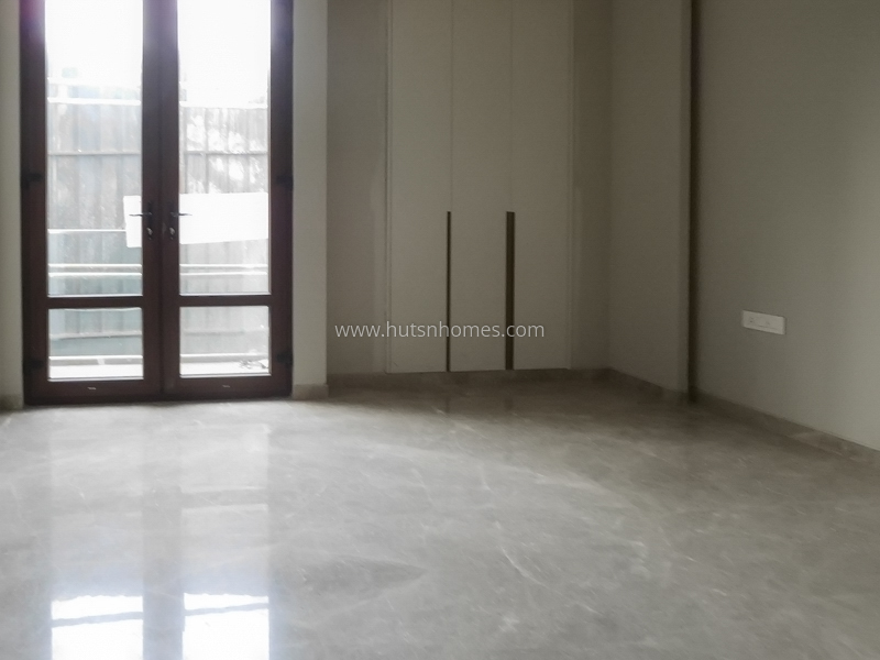 12 BHK Entire-Building For Sale in Safdarjung Enclave
