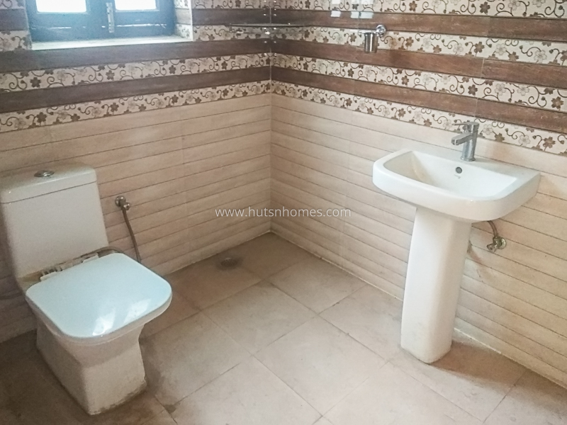 5 BHK Farm House For Rent in Dlf Chattarpur Farms