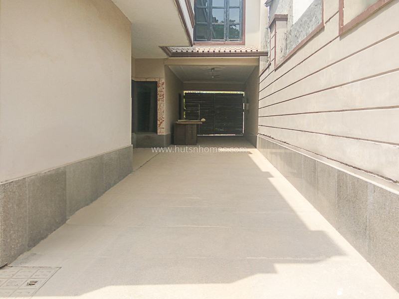 5 BHK Farm House For Rent in Dlf Chattarpur Farms