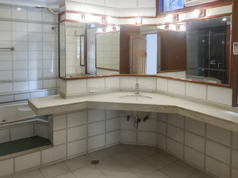 5 BHK Duplex For Rent in Green Park