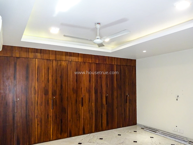 4 BHK Flat For Rent in South Extension 2