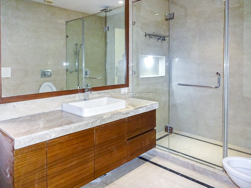 4 BHK Flat For Rent in South Extension 2