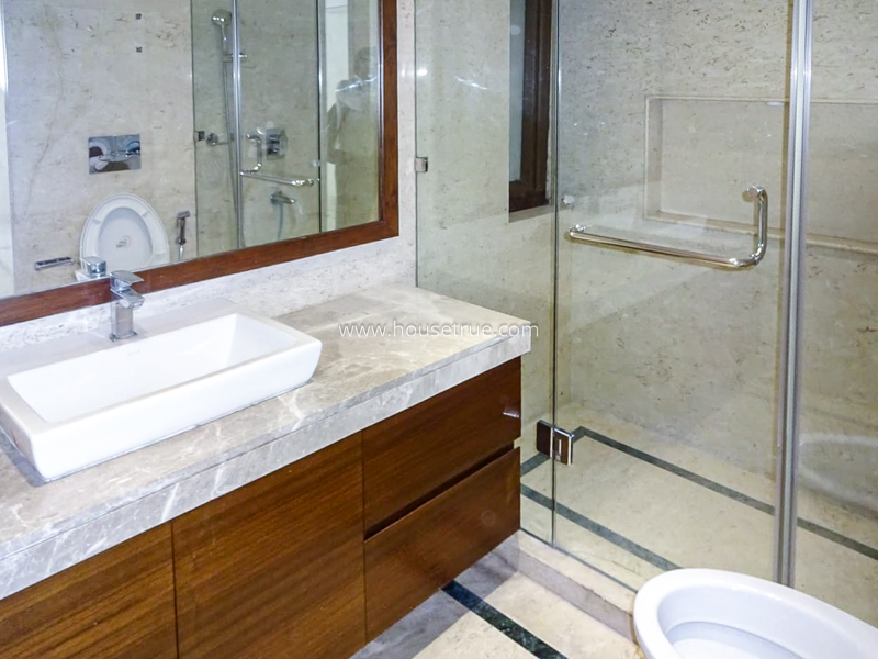 4 BHK Flat For Rent in South Extension 2