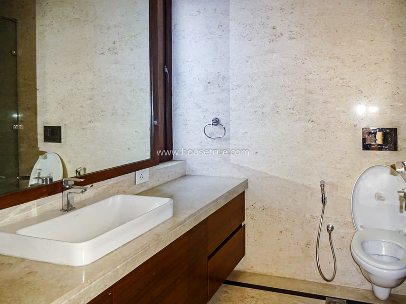 4 BHK Flat For Rent in South Extension 2