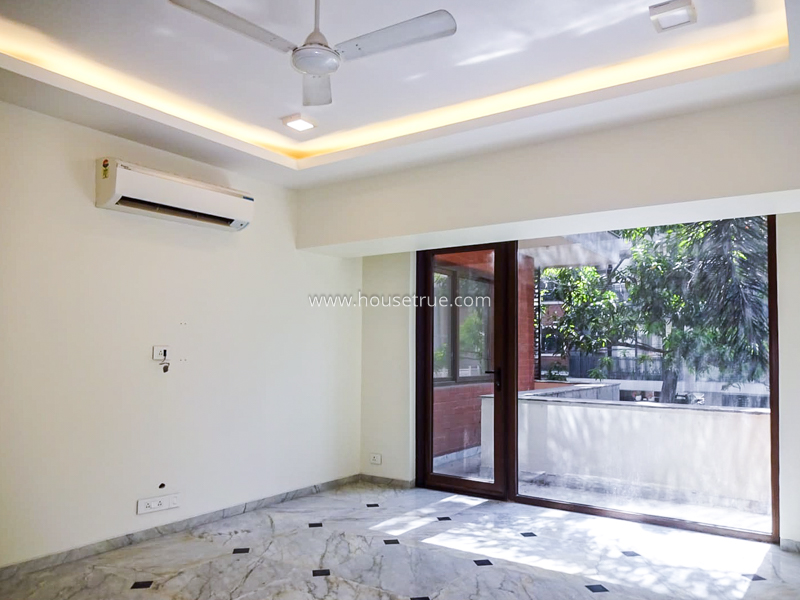 4 BHK Flat For Rent in South Extension 2