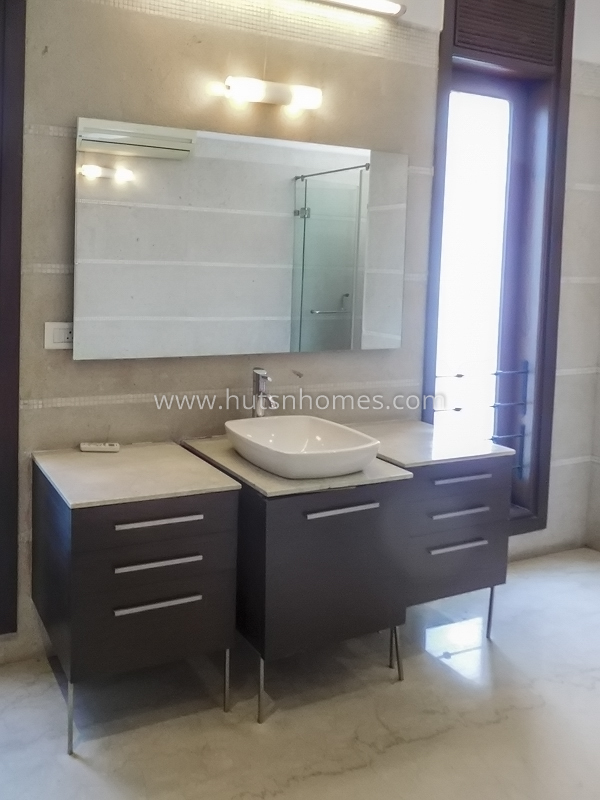 3 BHK Flat For Rent in Panchsheel Park