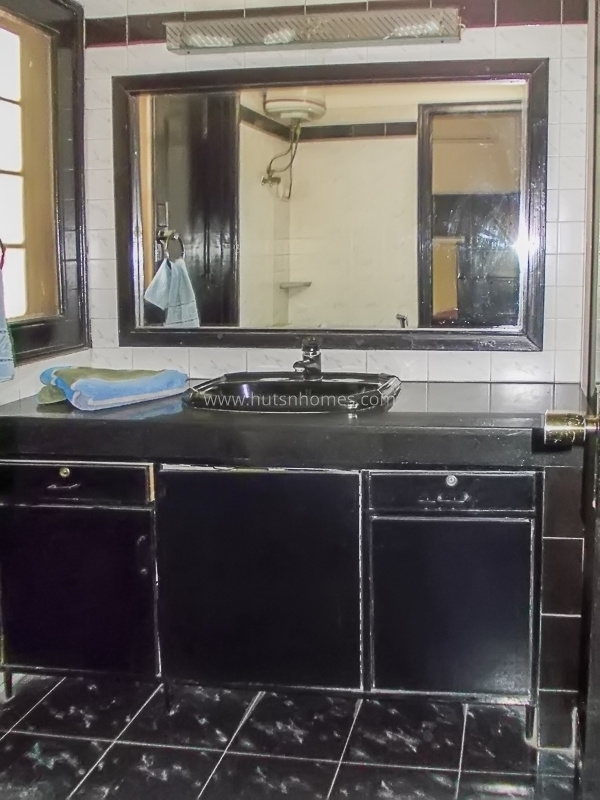 3 BHK Flat For Sale in Defence Colony