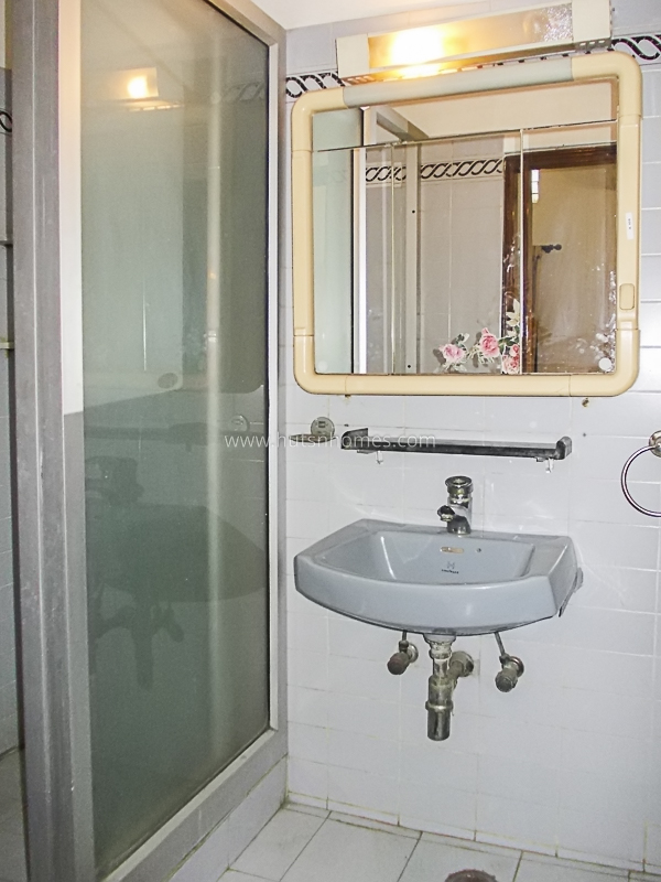 3 BHK Flat For Sale in Defence Colony