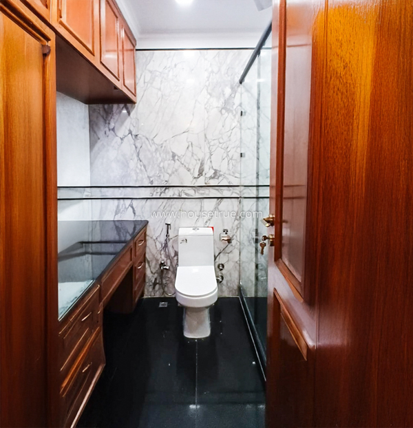 4 BHK Flat For Rent in Panchsheel Park