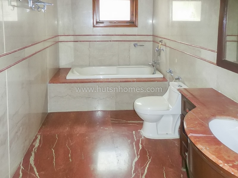 4 BHK Duplex For Rent in Panchsheel Park