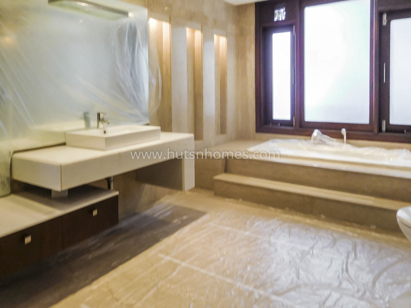 4 BHK Flat For Rent in Panchsheel Park