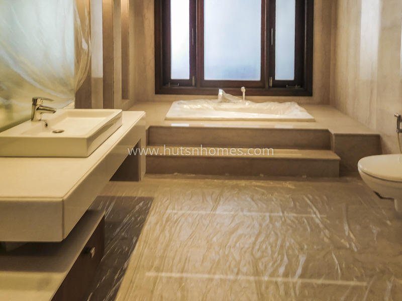 4 BHK Flat For Rent in Panchsheel Park