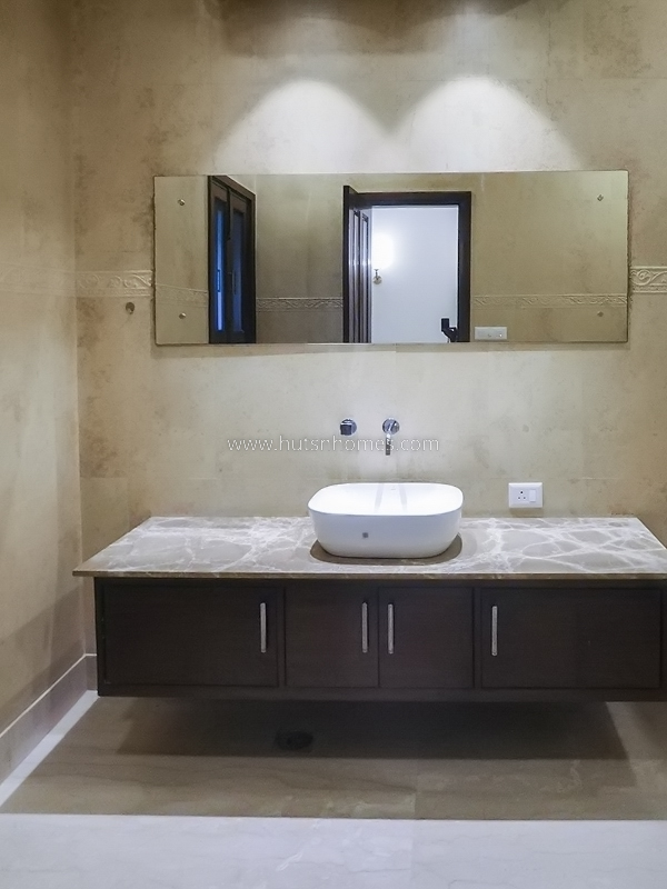 4 BHK Flat For Rent in Panchsheel Park