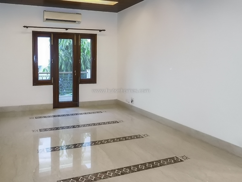 4 BHK Flat For Rent in Panchsheel Park