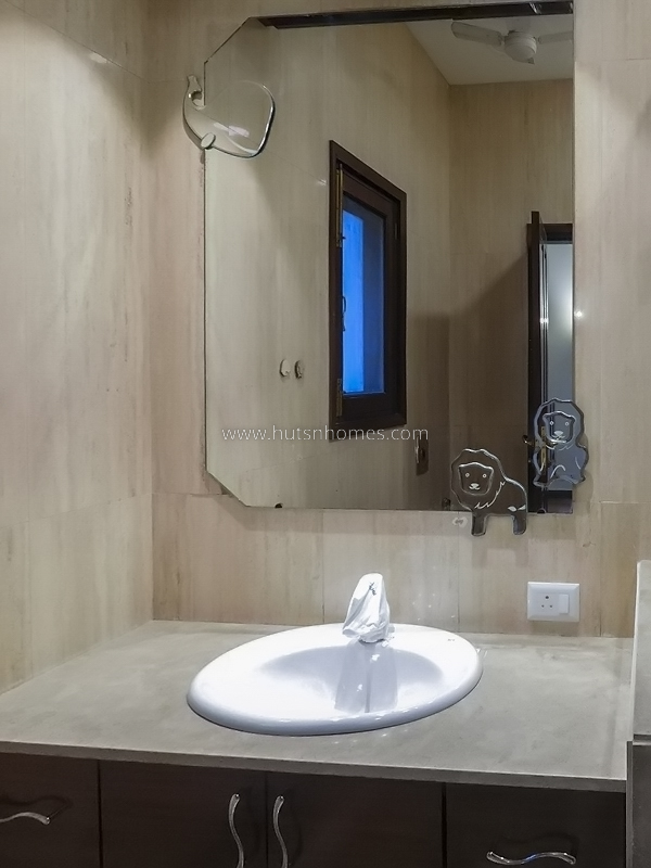 4 BHK Flat For Rent in Panchsheel Park
