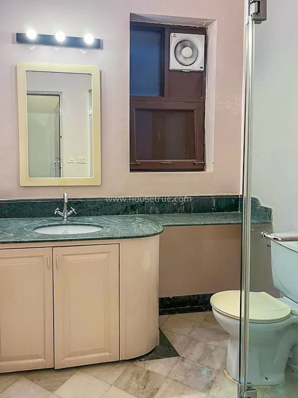 4 BHK Flat For Rent in Panchsheel Park