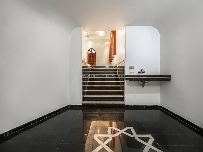 5 BHK Farm House For Rent in Vasant Kunj