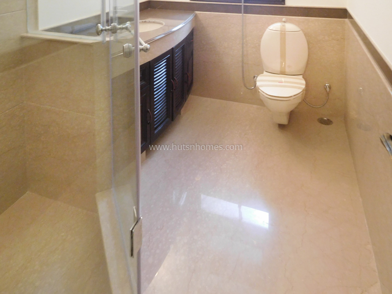 2 BHK Flat For Rent in Panchsheel Park