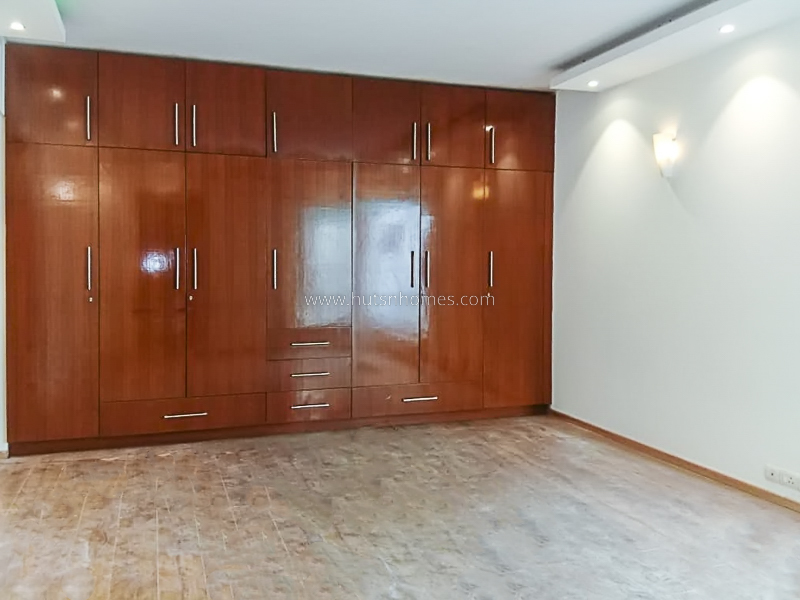 4 BHK Flat For Rent in Panchsheel Park