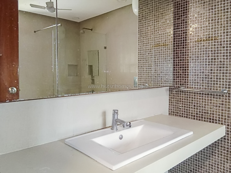 4 BHK Flat For Rent in Panchsheel Park