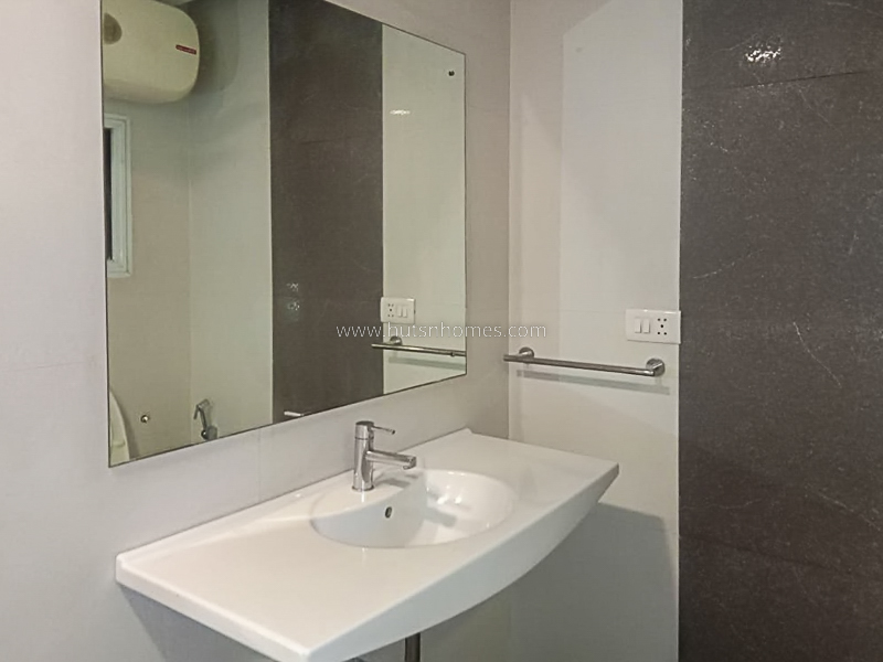 4 BHK Flat For Rent in Panchsheel Park