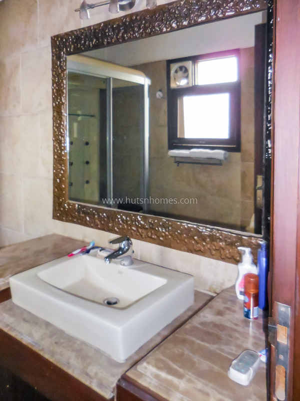 5 BHK Flat For Rent in Panchsheel Park