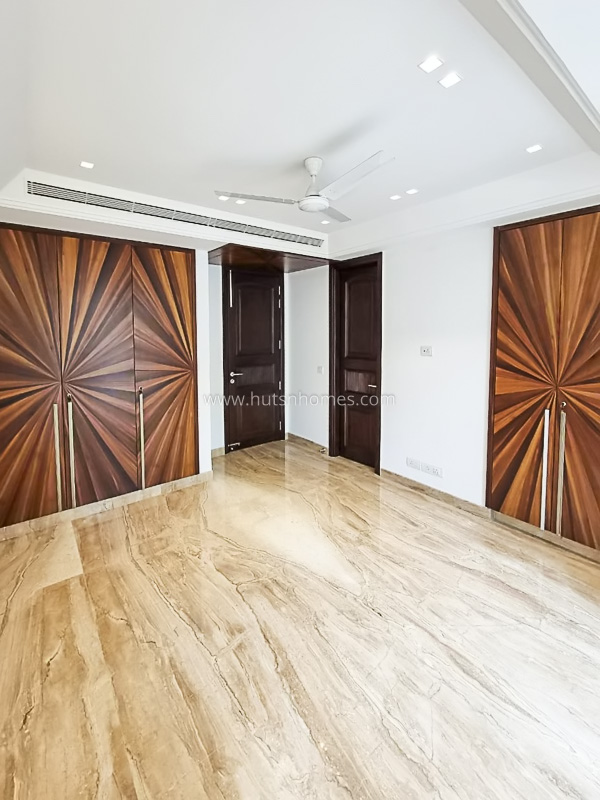 16 BHK House For Sale in Safdarjung Enclave