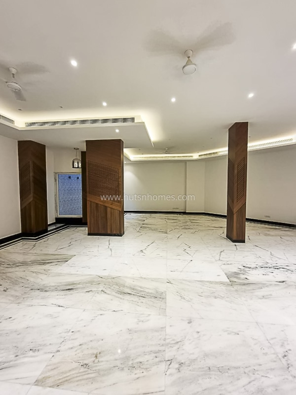 16 BHK House For Sale in Safdarjung Enclave