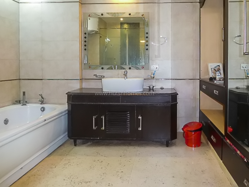 3 BHK Flat For Rent in Panchsheel Park