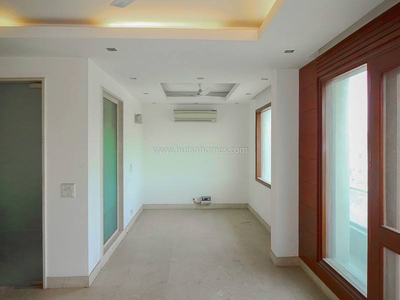 3 BHK Flat For Sale in Defence Colony