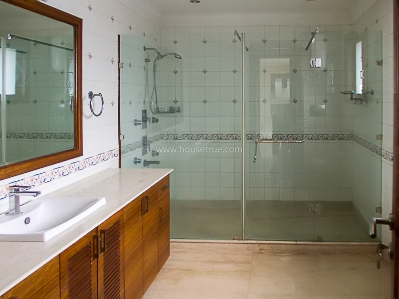 5 BHK Triplex Property For Rent in West End Colony