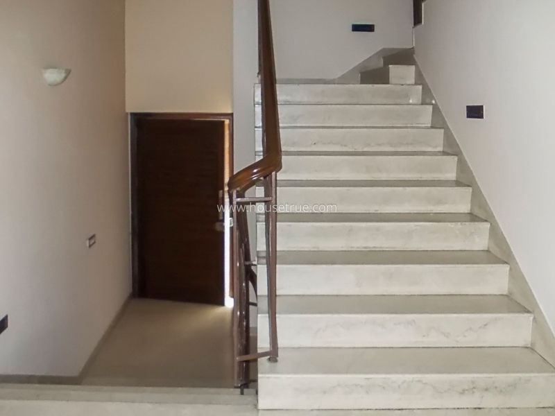 5 BHK Triplex Property For Rent in West End Colony