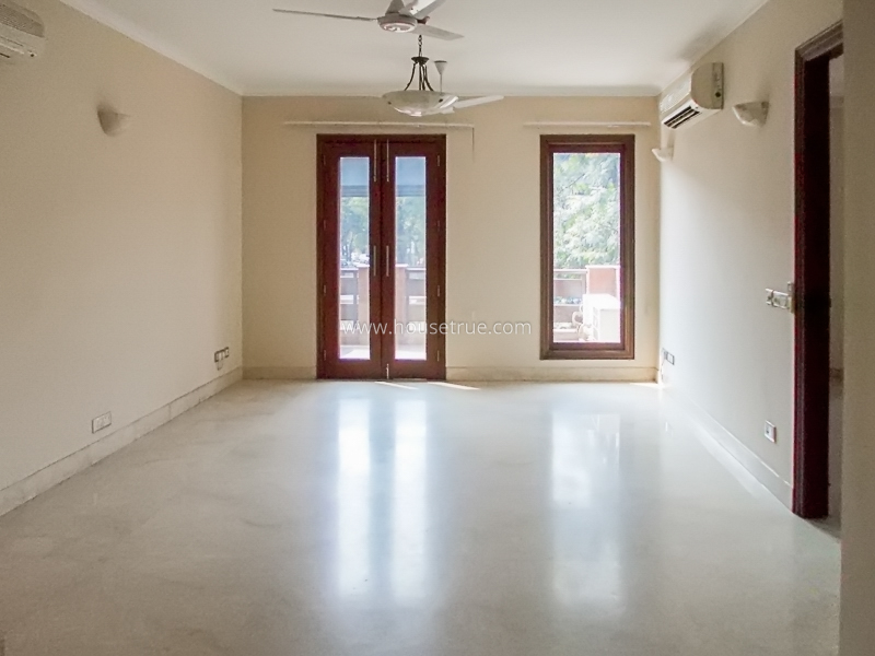 5 BHK Triplex Property For Rent in West End Colony