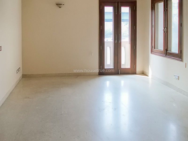 5 BHK Triplex Property For Rent in West End Colony