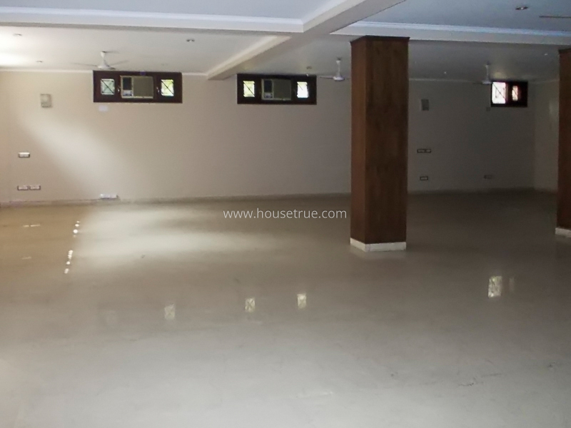 5 BHK Triplex Property For Rent in West End Colony