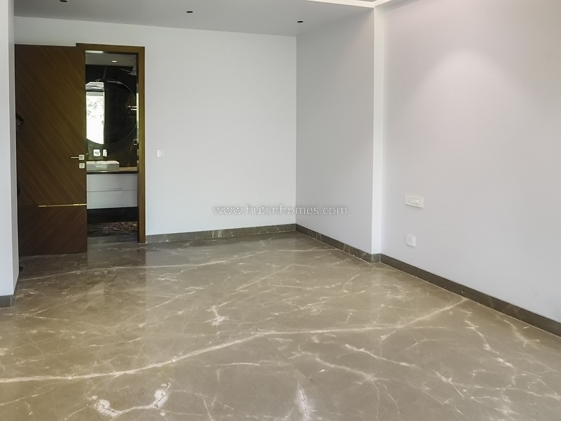 4 BHK Builder Floor For Rent in West End Colony