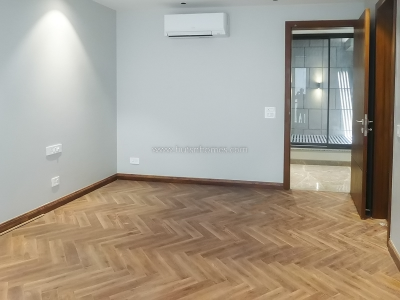 4 BHK Builder Floor For Rent in West End Colony