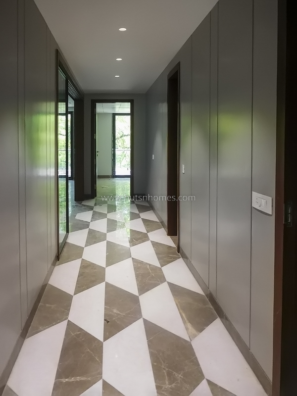 4 BHK Builder Floor For Rent in West End Colony