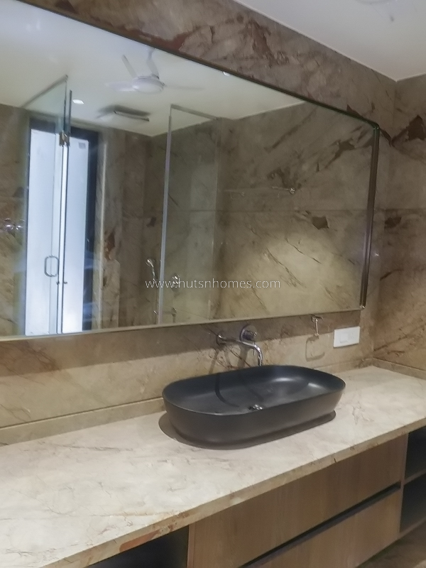4 BHK Builder Floor For Rent in West End Colony