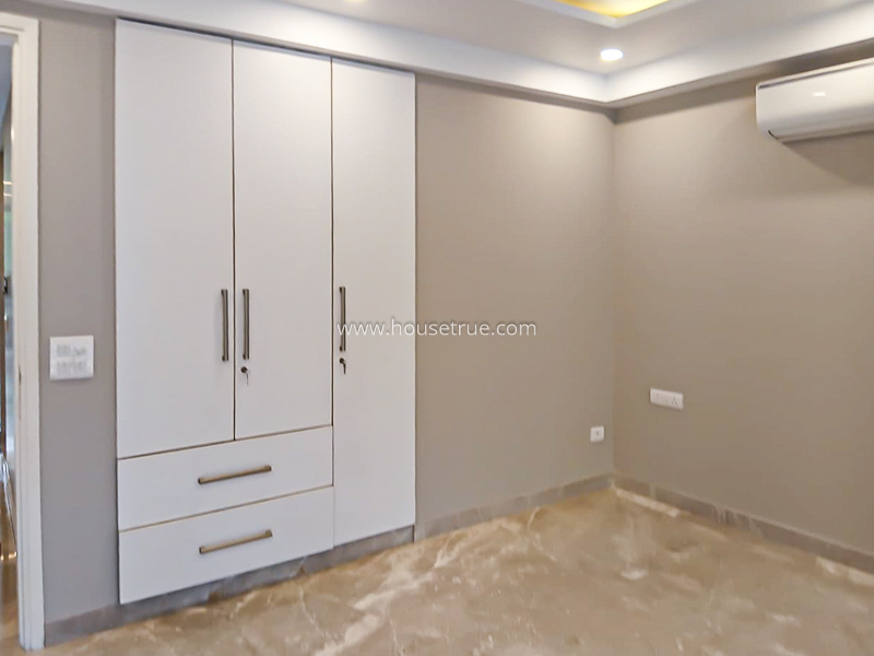 3 BHK Flat For Rent in Defence Colony