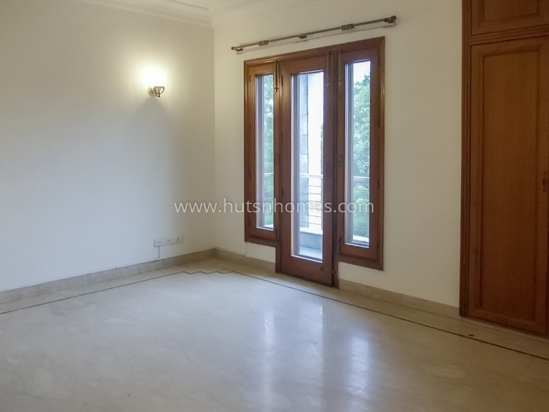 4 BHK Flat For Sale in Vasant Vihar