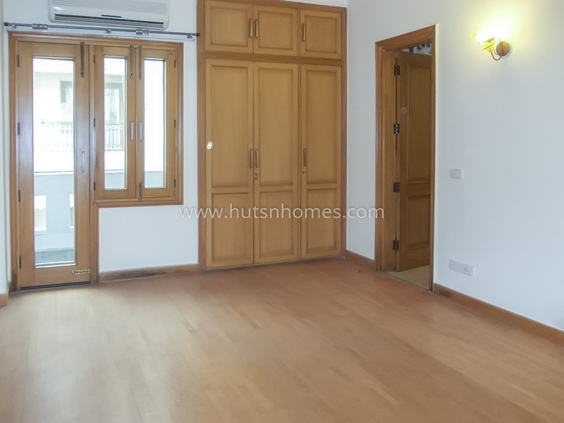 4 BHK Flat For Sale in Vasant Vihar