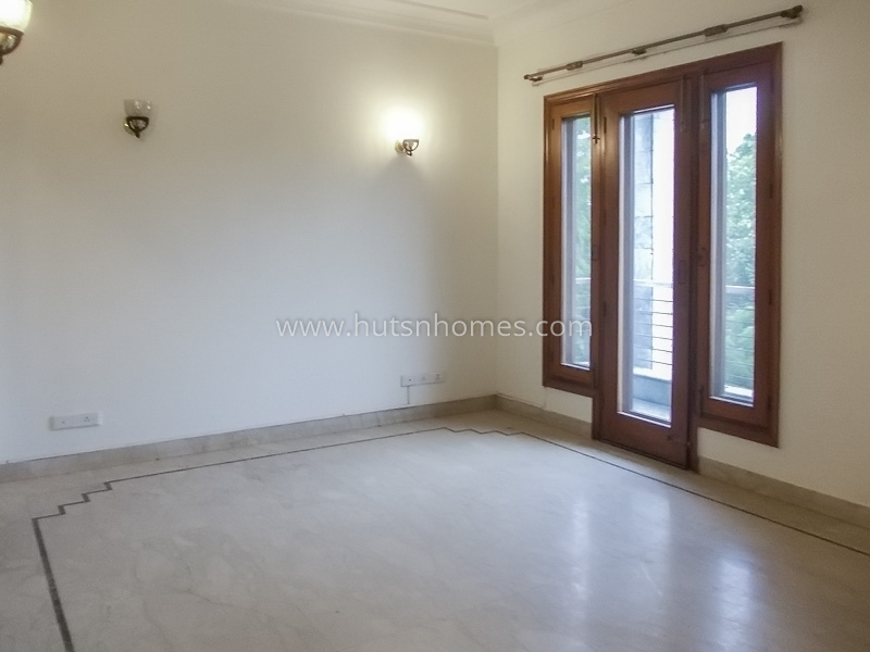 4 BHK Flat For Sale in Vasant Vihar