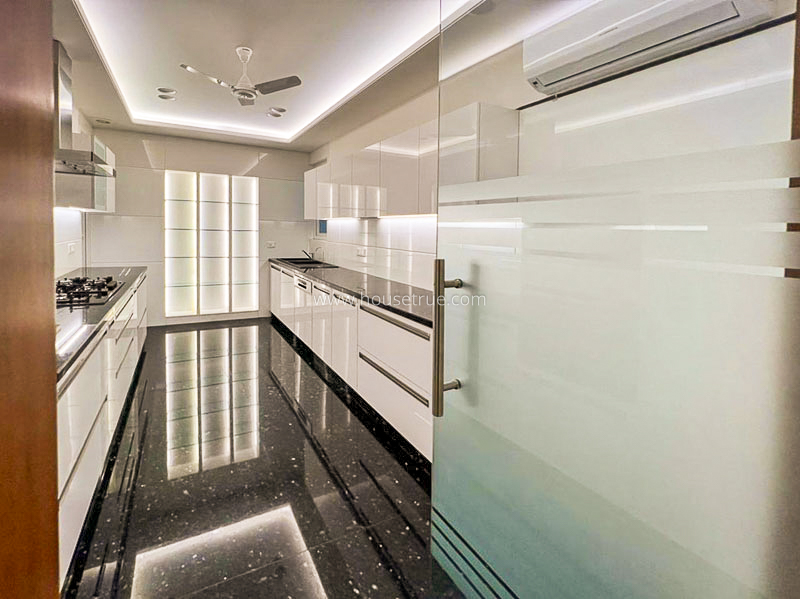 3 BHK Flat For Rent in Defence Colony