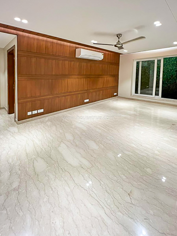 3 BHK Flat For Rent in Defence Colony