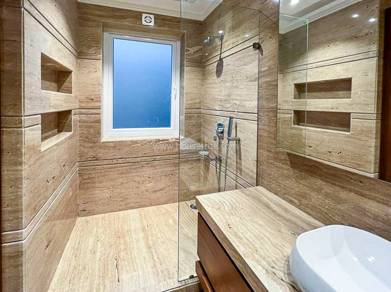 3 BHK Flat For Rent in Defence Colony