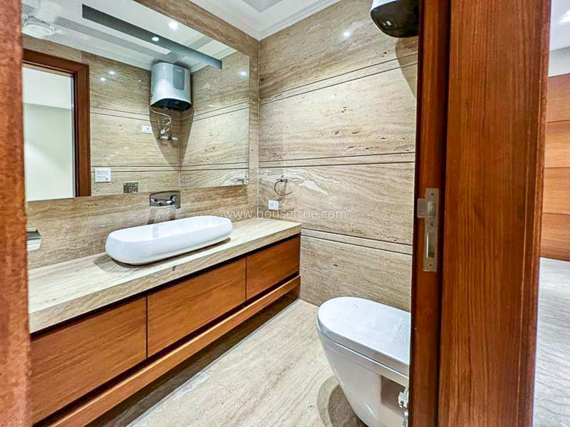 3 BHK Flat For Rent in Defence Colony